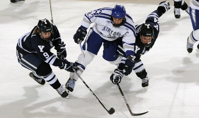 【奥客竞彩官网】湖人裁掉米尔顿腾出名额，持球防守升级成休赛期关键战略