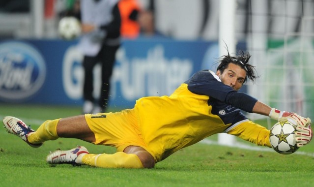 奥客：巴黎防线崩盘，半场失三球，八场神话终结